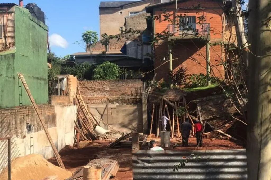 Un albañil fue rescatado de una obra en construcción que se derrumbó en Oberá