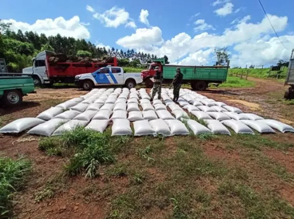 Efectivos de Prefectura Naval secuestraron más de 17 toneladas de cereal ilegal en El Soberbio.