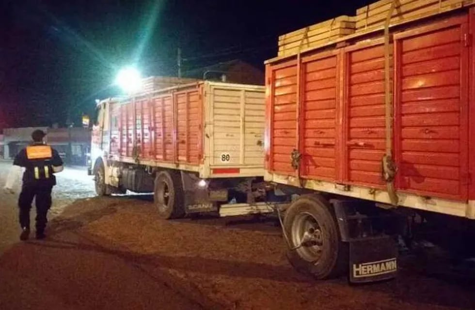 Camionero alcoholizado terminó detenido tras chocar en un control policial en Capioví.