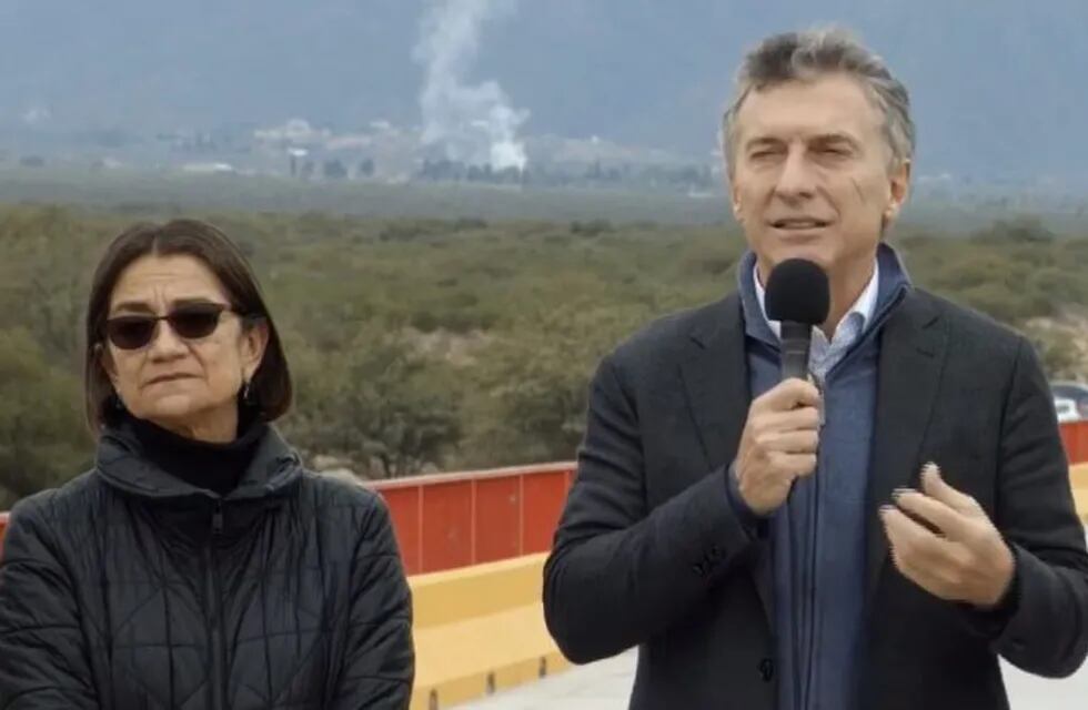 Mauricio Macri, presidente de Argentina junto a la gobernadora de Catamarca Lucia Corpacci en la  Inauguración de obra vial Ruta Nacional 46