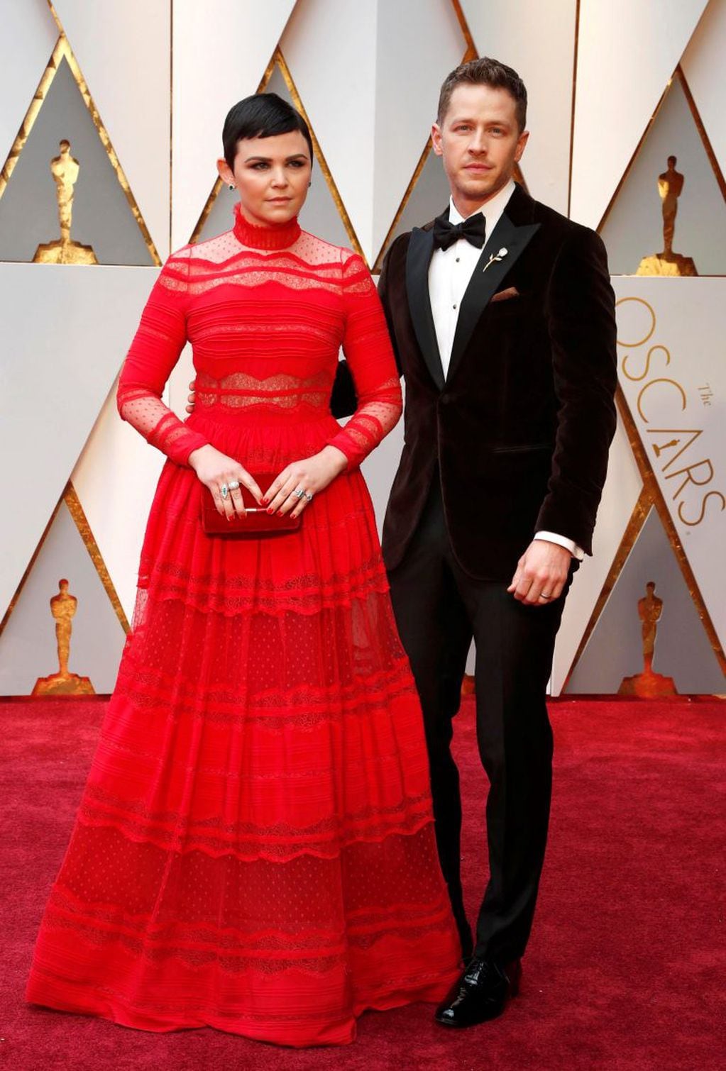 AJB001. Hollywood (United States), 26/02/2017.- Ginnifer Goodwin (L) and Josh Dallas arrive for the 89th annual Academy Awards ceremony at the Dolby Theatre in Hollywood, California, USA, 26 February 2017. The Oscars are presented for outstanding individu