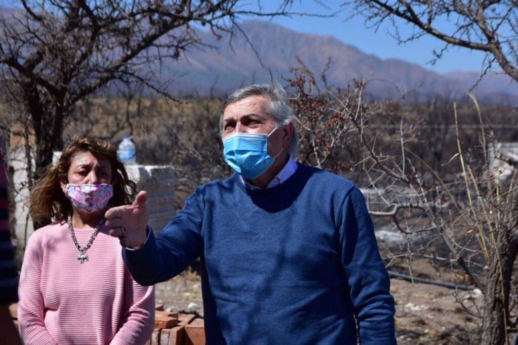 El ministro Massei recorrió las zonas afectadas por el paso del fuego. (Foto: Gobierno de Córdoba).