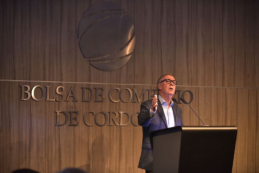 Schiaretti se despide como gobernador de la Bolsa de Comercio de Córdoba.