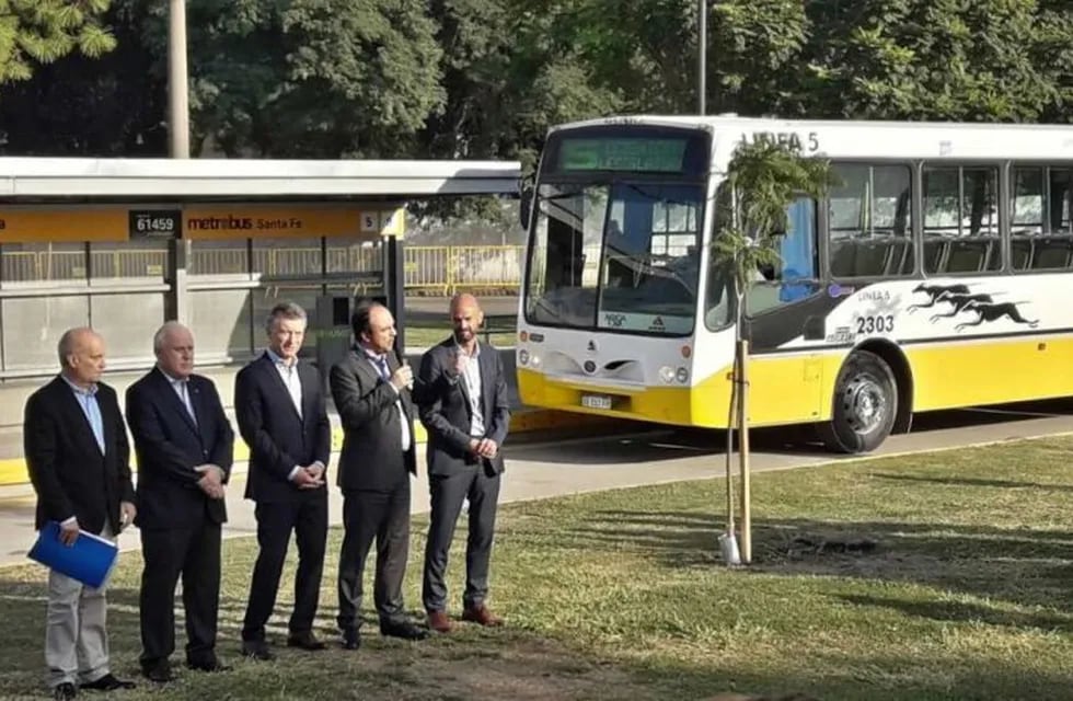 Macri inuguró el Metrobus Santa Fe junto a Lifschitz y José Corral.