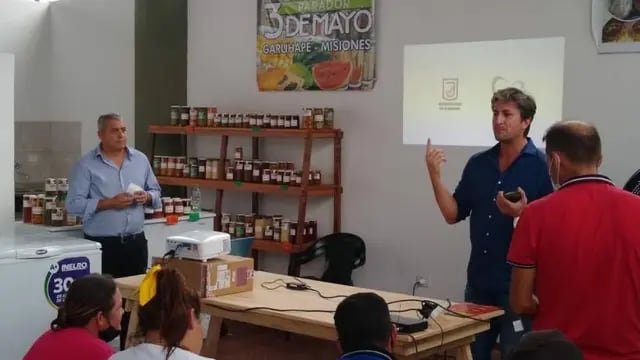 Capacitan a los productores del Mercado Concentrador de Eldorado sobre manipulación de alimentos