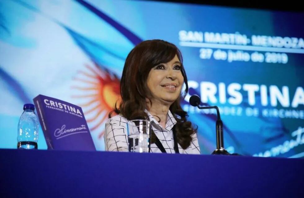 Cristina presentó Sinceramente en Mendoza con Sagasti