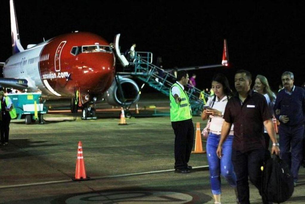 Llegó el primer vuelo de Norwegian a Puerto Iguazú. (Foto: Misiones Online)