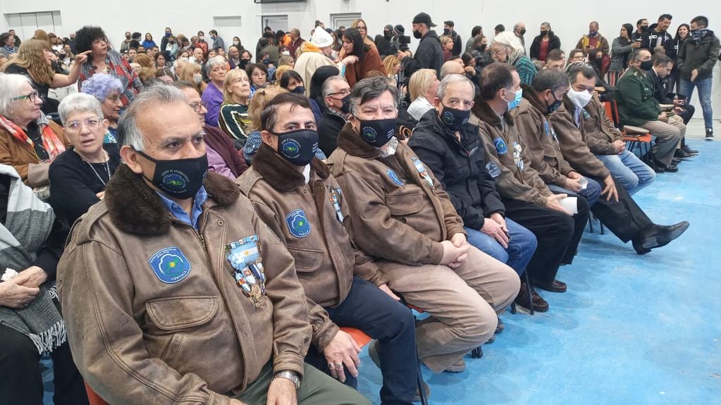 Miembros del Centro de Excombatientes de Malvinas en Ushuaia, acompañaron al VGM Daniel Arias en la asunción al cargo del gabinete municipal.