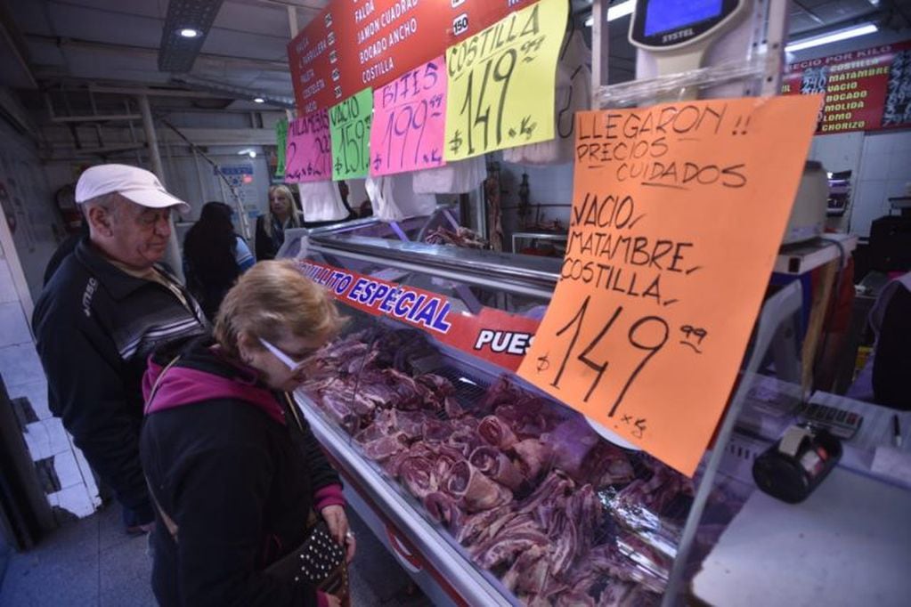 El asado a $ 149 llegó al Mercado Norte a uno de los locales del Frigorífico Logros.