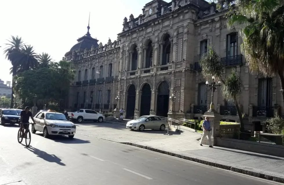 Coronavirus: restringen la entrada de visitantes en Casa de Gobierno. (Vanesa Edmundo)