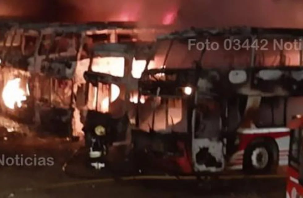 Se Incendio un depósito de Flecha Bus Concepción del Uruguay\nCrédito: 03442