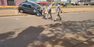 Garupá: conductor se descompensó mientras manejaba y chocó contra una jirafa de luz