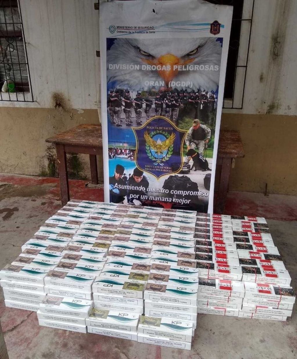Cargamento ilegal de cigarrillos en Salta (Prensa POlicía de Salta)