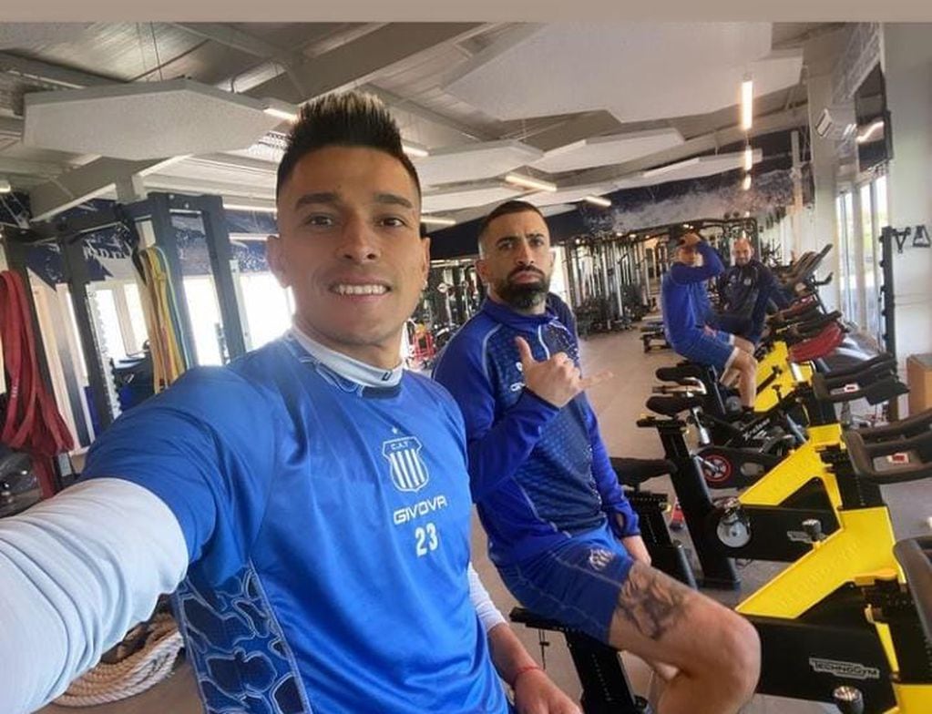 Favio Álvarez suma minutos en Reserva para estar en ritmo y ser opción para Javier Gandolfi (Instagram @favio.alavarez10).