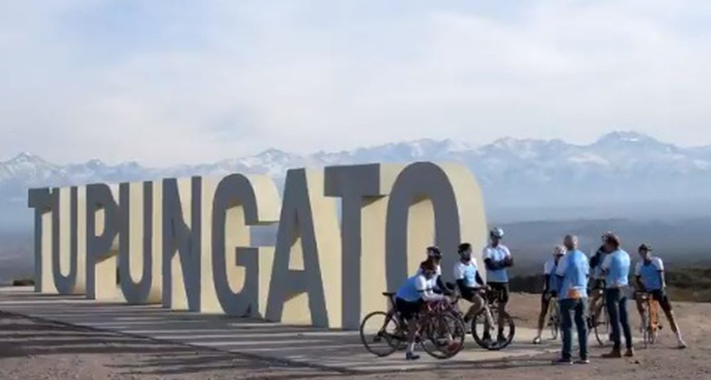 Tupungato presentó su equipo de ciclismo de ruta con nivel internacional.