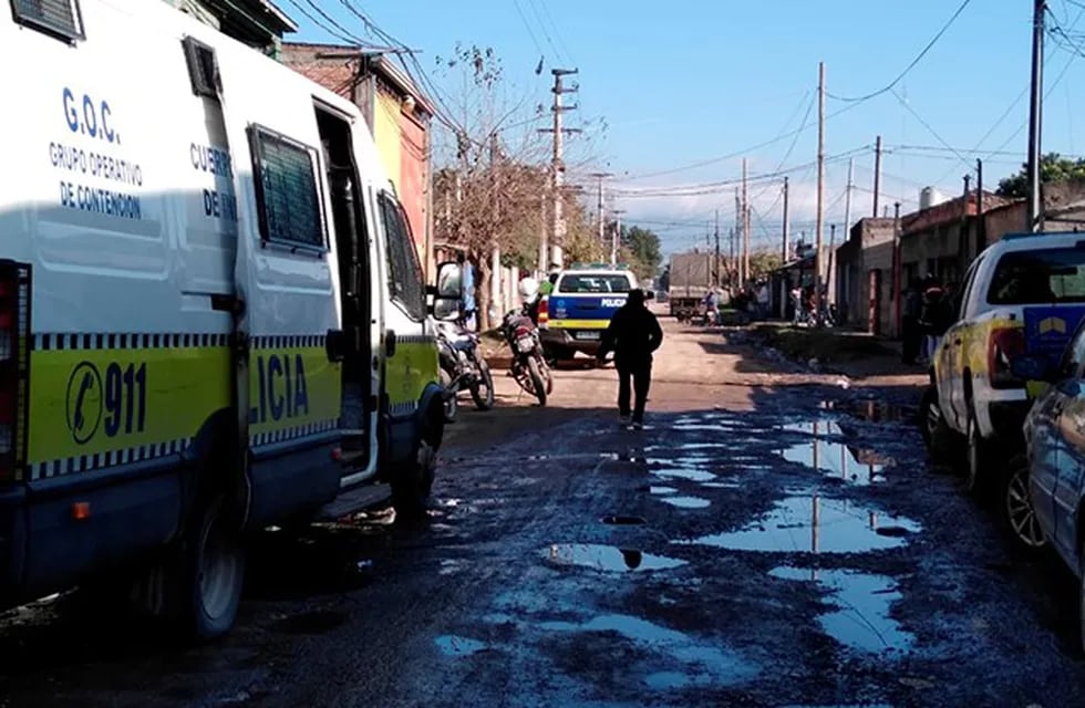 Capital: secuestran un arma tras el tiroteo a un sereno en Villa Amalia. (Policía Tucumán)