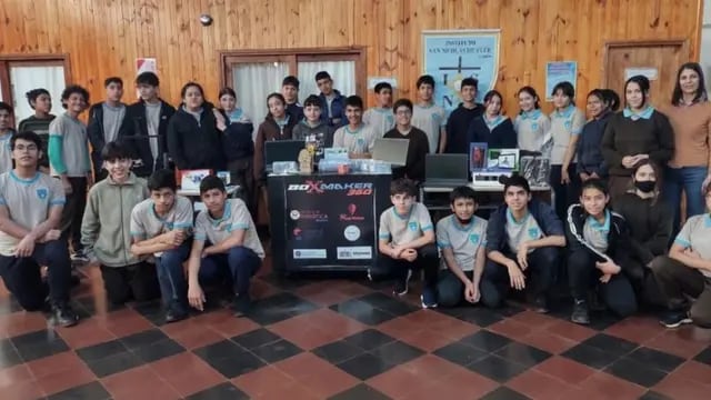 Colegio de Puerto Esperanza recibió un box maker