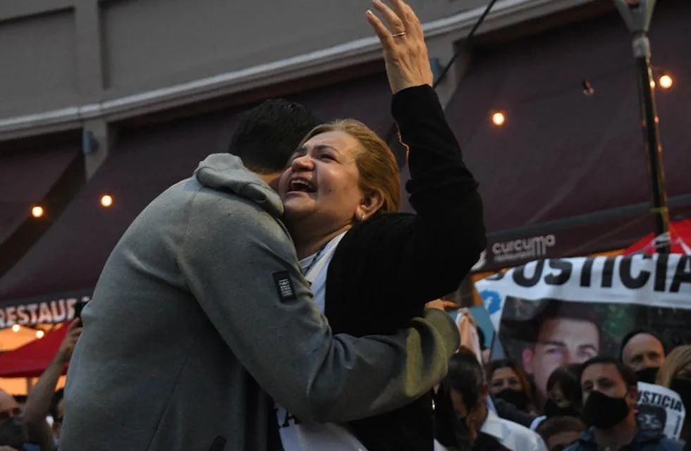 La mamá de Fernando Báez Sosa criticó al papá de Lucas Pertossi después de romper el pacto de silencio.