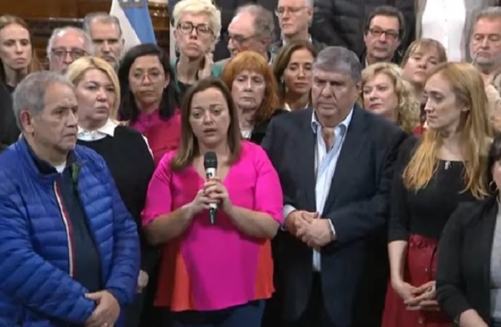 La diputada por Jujuy Leila Chaher, junto a demás legisladores del Frente de Todos, repudió el ataque sufrido por la vicepresidenta Cristina Fernández de Kirchner.