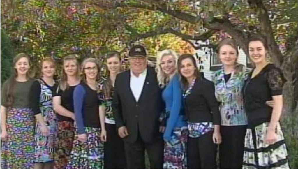 Blackmore junto a algunas de sus hijas