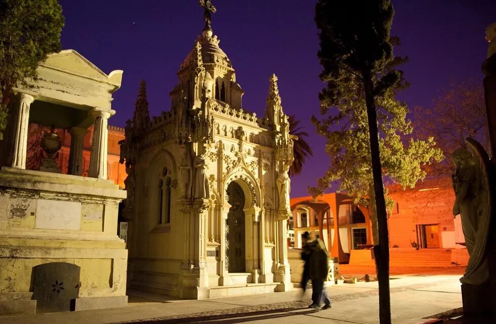 Durante setiembre se realizarán dos visitas guiadas nocturnas al Cementerio de la Ciudad de Mendoza. Gentileza MCM