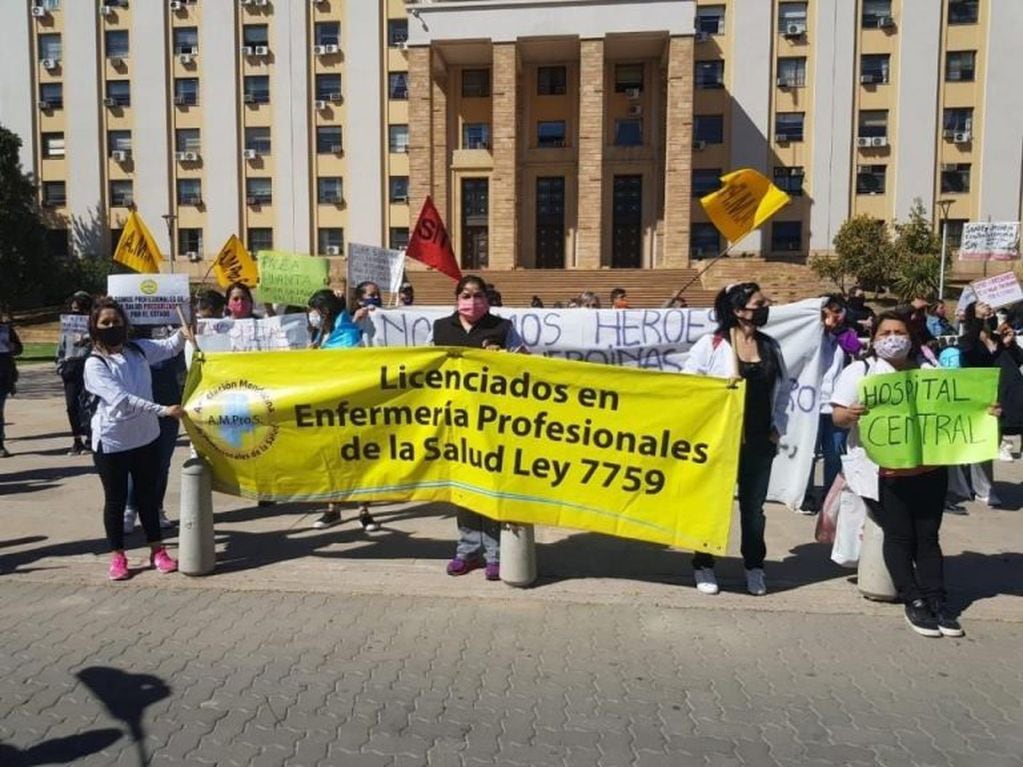 Protesta de Licenciados de Enfermería en Mendoza.