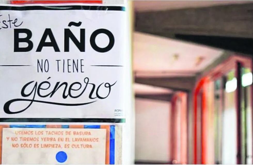 Los baños sin distinción de género, una polémica que empieza a abrirse en Santiago.