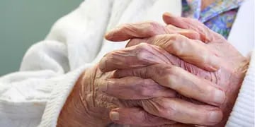 Adultos mayores ancianos viejos cuidados geriátrico