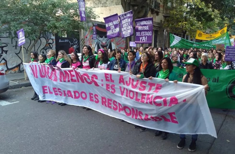 Marcha del movimiento Ni Una Menos en Rosario. (@ctarosario)