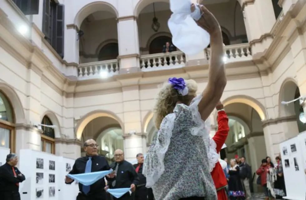 Adultos Mayores bailarán folclore en la Legislatura cordobesa.