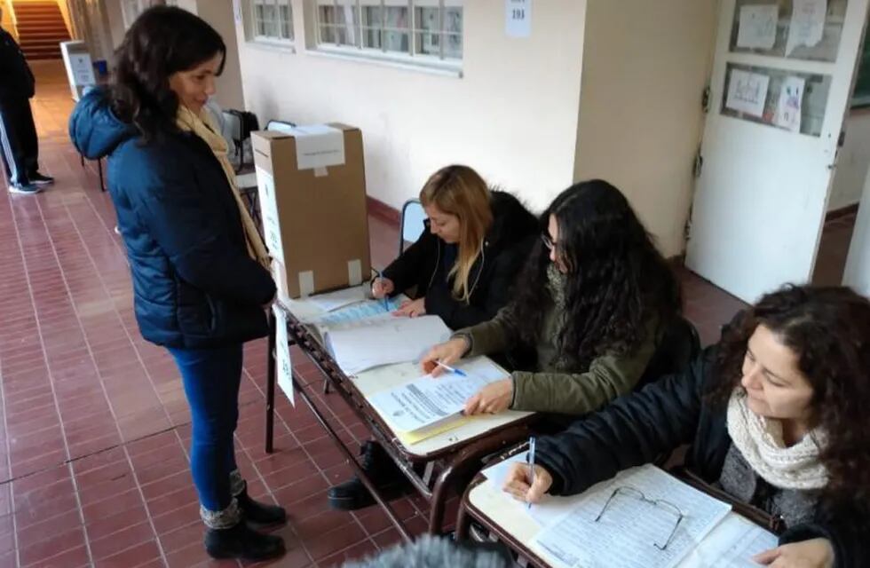 Noelia Barbeito elecciones PASO 2019 votando