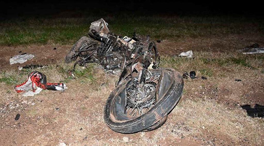 El conductor de la moto perdió la vida en el acto (El Diario)