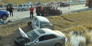 Tragedia de Circunvalación. El 17 de mayo, un conductor alcoholizado embistió a dos autos estacionados y provocó la muerte de dos jóvenes. (Javier Ferreyra/La Voz)