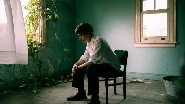 León Sánchez despide el año con su primer videoclip "El Umbral"