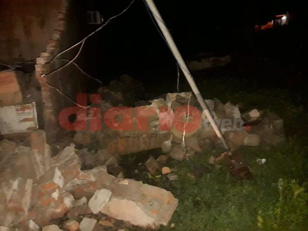 Se derrumbó el techo de una vivienda en Frías (Foto: Nuevo Diario Web)