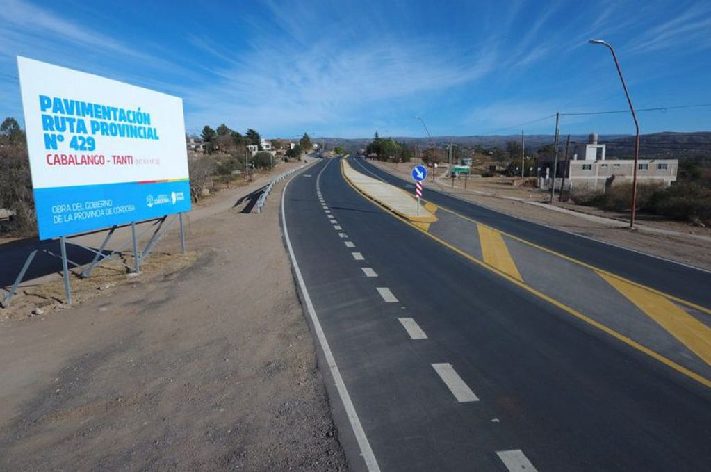 Nueva pavimentación Ruta Provincial N° 429. (Foto: prensa Gob. de Córdoba).