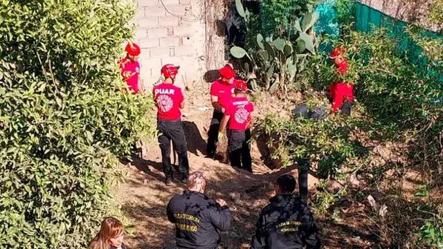 Efectivos del Duar sigue excavando en un pozo en barrio Autódromo.