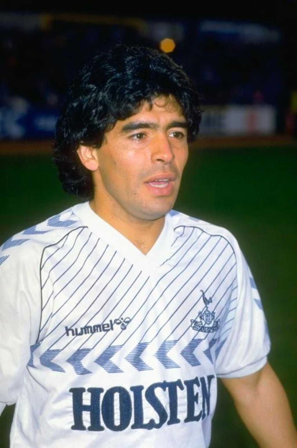 Maradona con la remera de Tottenham.