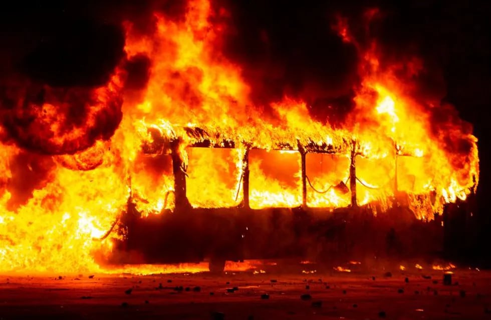 Así quedaron los lugares atacados en Chile luego de las protestas (Foto: CLAUDIO REYES / AFP)