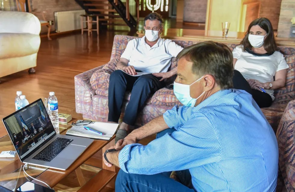 El Gobernador mendocino durante la videoconferencia con el Presidente para tratar el tema de la pandemia y el plan de vacunación. Gentileza Gobierno de Mendoza