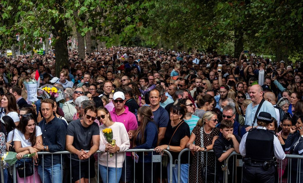 Miles de turistas se acercaron hasta el Palacio de Buckingham por la coronación del rey Carlos III.