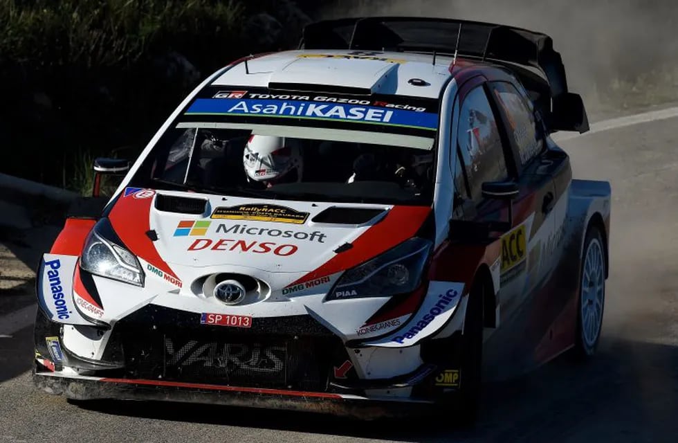Estonian driver Ott Tanak steers his Toyota Yaris WRC assisted by Estonian co-driver Martin Jarveoja during the third day of the Catalonia 2019 FIA World Rally Championship on October 26, 2019 in Rodonya, near Salou. (Photo by PAU BARRENA / AFP)