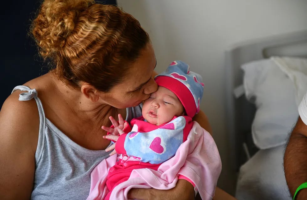 Pía Melina es la primera bebé del año de la ciudad de Córdoba, nació en la Nueva Maternidad a la 00:00 hs . Foto Pedro Castillo 