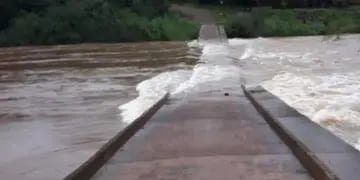 Debido a la crecida del arroyo Piray Guazú, el puente homónimo quedó bajo agua