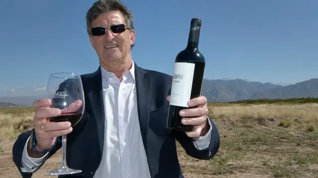 Mario Alberto Kempes presentó su vino "El Matador".