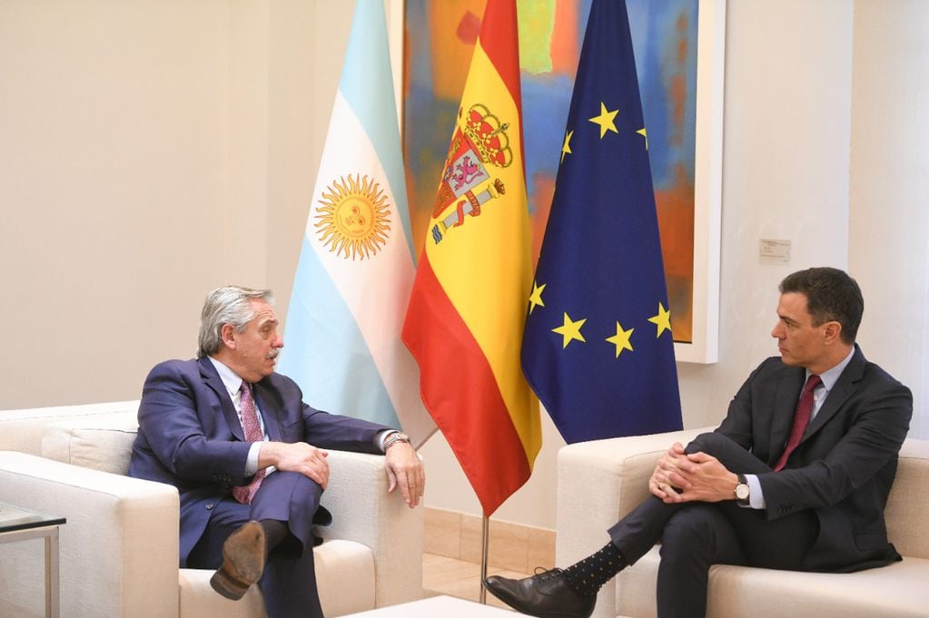 Alberto Fernández junto a Pedro Sánchez, presidente del Gobierno de España. (Presidencia)