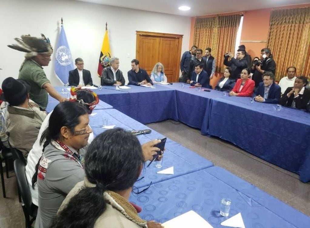 Mesa de diálogo en Ecuador. (Foto:DPA)