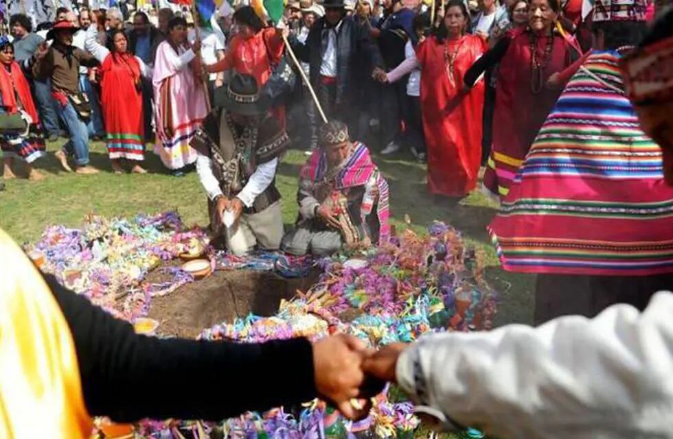 El ritual tiene la intención de reforzar y restablecer el vínculo de reciprocidad entre el hombre y la Pachamama.