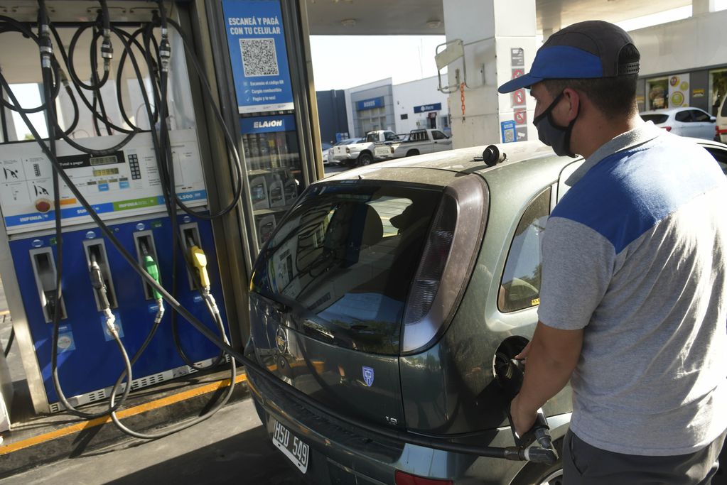 Aumento en el precio de los combustibles. (Foto: Orlando Pelichotti)