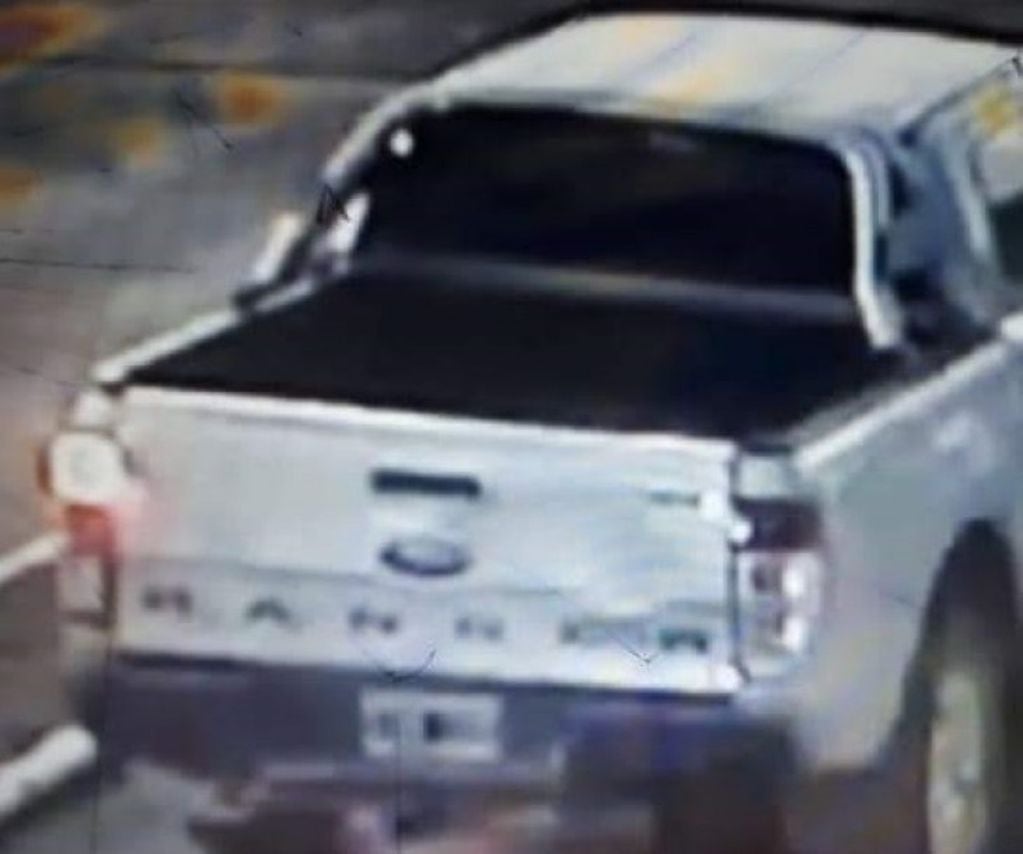 La camioneta que atropelló a la joven pudo ser identificada por las cámaras de seguridad del sector.